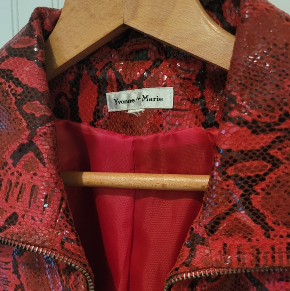 💋🔥90's red leather snake jacket! - Picture 8 of 9